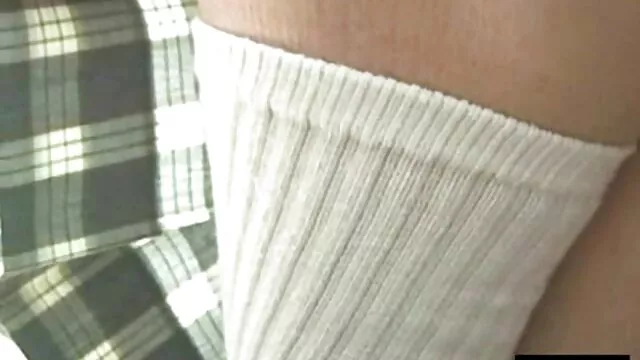 Hermosa nena lesbiana mujeres desnudas gratis besándose y follándose en la cámara