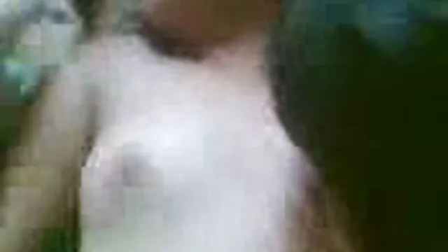 Chesty Yanks Mikki Mischief cam sexo gratis se masturba