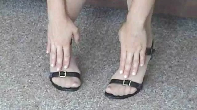 Chica videos zoofilia gratis de tetas grandes abre las piernas en la primera cita