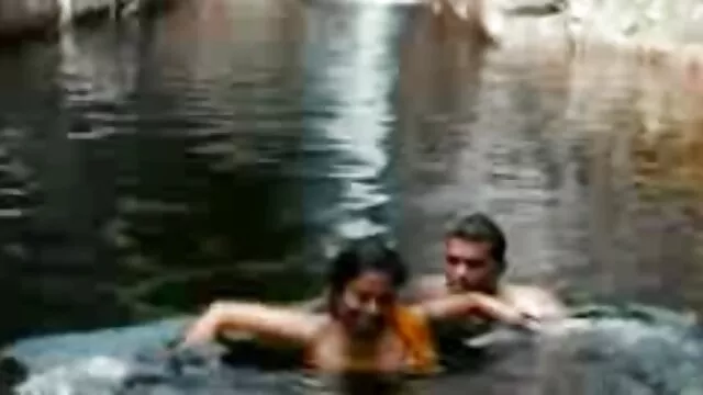 La primera escena de garganta profunda de Kira Noir con pprno gratis una polla enorme
