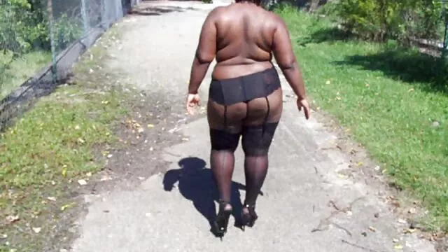 jeune xxx en español latino soumise americaine offerte deux inconnus miembros